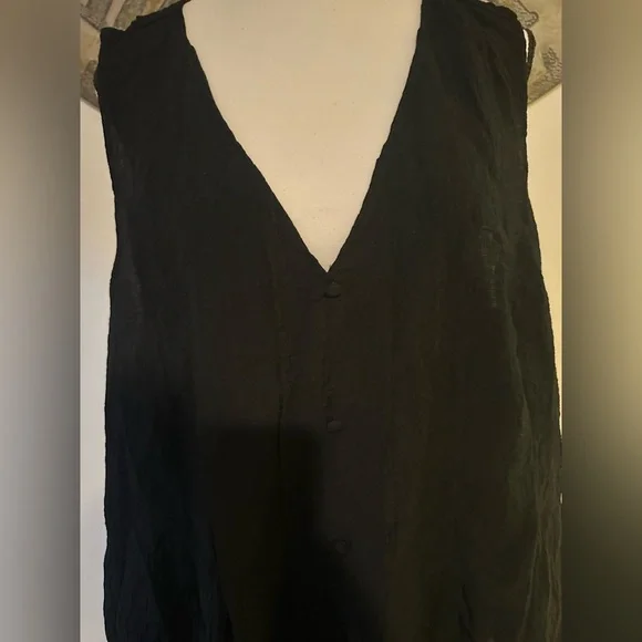 Ava & Viv Black V-Neck Blouse - Picture 2 of 6
